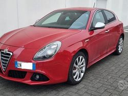 Rosso Usata 2012 Alfa Romeo Giulietta Distinctive Tre volumi | 6500 € (Buon prezzo)