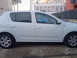 Bianco Usata 2013 Dacia Sandero Lauréate Tre volumi | 4800 € (Ottimo prezzo)