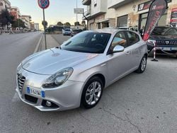 Argento Usata 2015 Alfa Romeo Giulietta Distinctive Tre volumi | 8500 € (Ottimo prezzo)