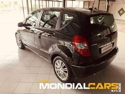 Nero Usata 2010 Mercedes A180 Elegance Tre volumi | 4500 € (Buon prezzo)