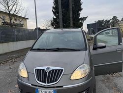 Bianco Usata 2009 Lancia Musa Monovolume | 4100 €