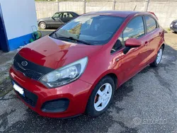 Usata 2013 Kia Rio Tre volumi | 3900 € (Buon prezzo)