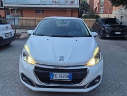 Usata 2013 Peugeot 208 Allure Due volumi | 8800 € (Buon prezzo)