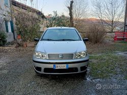 Grigio Usata 2007 Fiat Punto Due volumi | 3200 € (Molto cara)