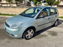 Verde Usata 2004 Ford Fiesta Zetec Tre volumi | 2800 € (Cara)