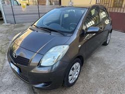 Grigio Usata 2008 Toyota Yaris Tre volumi | 3850 € (Buon prezzo)