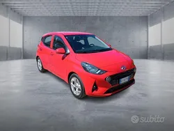 Rosso brillante Usata 2021 Hyundai i10 Advanced Due volumi | 11.500 € (Buon prezzo)
