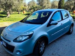 Grigio Usata 2009 Renault Clio II Tre volumi | 3200 €