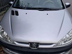 Argento Usata 2005 Peugeot 206 Tre volumi | 1500 € (Buon prezzo)