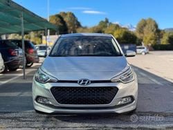 Grigio Usata 2016 Hyundai i20 Comfort Tre volumi | 7900 € (Buon prezzo)