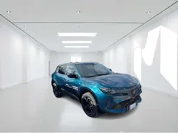 Blu navigli Nuova 2024 Alfa Romeo Junior Due volumi | 30.450 € (Buon prezzo)