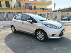 Grigio Usata 2010 Ford Fiesta Titanium Due volumi | 3300 € (Buon prezzo)