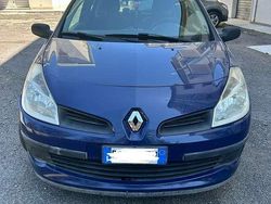 Blu/azzurro Usata 2006 Renault Clio II Tre volumi | 2500 € (Buon prezzo)