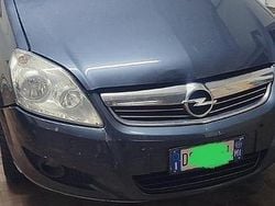 Blu Usata 2009 Opel Meriva Monovolume | 2150 €