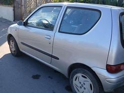 Argento Usata 2004 Fiat Seicento Active Due volumi | 999 € (Ottimo prezzo)