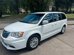 Bianco Usata 2012 Lancia Voyager Monovolume | 14.000 € (Molto cara)