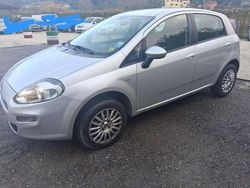 Grigio Usata 2015 Fiat Punto Lounge Tre volumi | 4900 € (Ottimo prezzo)