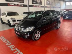 Nero Usata 2010 Mercedes A180 Elegance Tre volumi | 2550 € (Buon prezzo)