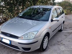 Argento Usata 2004 Ford Focus Zetec Station wagon | 2000 € (Buon prezzo)