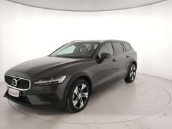 Verde Usata 2022 Volvo V60 CC Business Edition Station wagon | 27.500 € (Buon prezzo)