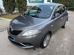 Grigio Usata 2016 Lancia Ypsilon Due volumi | 7350 € (Ottimo prezzo)