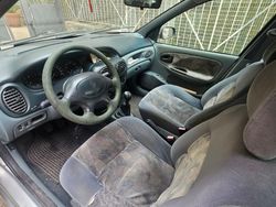 Grigio Usata 1998 Renault Mégane Tre volumi | 1000 €