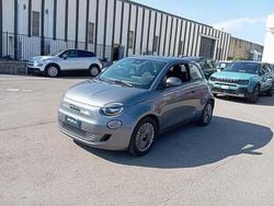 Grigio Usata 2024 Fiat 500e Due volumi | 17.500 € (Buon prezzo)