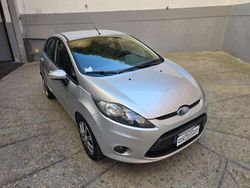 Grigio Usata 2010 Ford Fiesta Tre volumi | 6990 € (Molto cara)