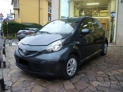 Grigio Usata 2006 Toyota Aygo Due volumi | 1950 € (Buon prezzo)