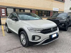 Beige Usata 2024 VW T-Roc Life SUV | 22.190 € (Ottimo prezzo)