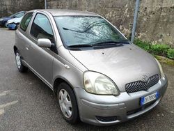 Grigio Usata 2003 Toyota Yaris Due volumi | 1600 € (Ottimo prezzo)