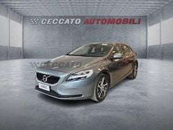 Grigio Usata 2017 Volvo V40 Momentum Tre volumi | 13.800 € (Buon prezzo)
