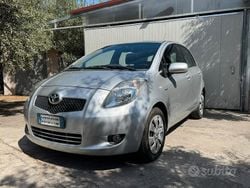 Grigio Usata 2008 Toyota Yaris Tre volumi | 5000 € (Molto cara)