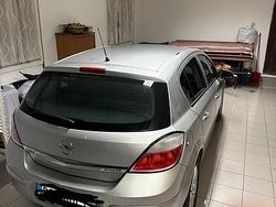 Grigio Usata 2007 Opel Astra Tre volumi | 2800 € (Molto cara)