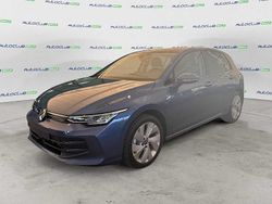 Blu Nuova 2025 VW Golf VIII Life Tre volumi | 32.900 € (Buon prezzo)