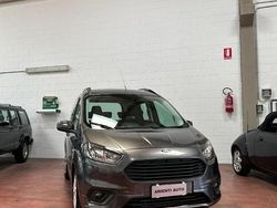 Grigio metallizzato Usata 2019 Ford Tourneo Courier Monovolume | 12.200 € (Buon prezzo)