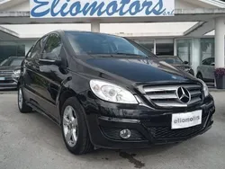 Nero Usata 2010 Mercedes 180 Tre volumi | 7900 €