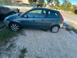 Usata 2004 Ford Fiesta Due volumi | 1500 € (Buon prezzo)