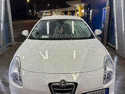 Bianco Usata 2013 Alfa Romeo Giulietta Due volumi | 12.000 € (Molto cara)