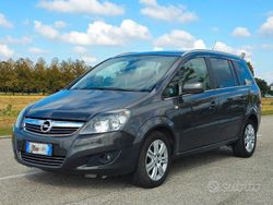 Grigio Usata 2014 Opel Zafira Monovolume | 4790 € (Super prezzo)