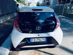Bianco Usata 2016 Toyota Aygo X-play Due volumi | 8500 € (Buon prezzo)