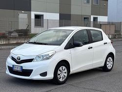 Bianco Usata 2012 Toyota Yaris Tre volumi | 7200 € (Molto cara)