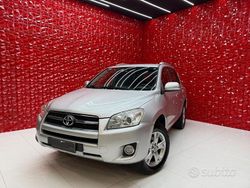 Grigio Usata 2009 Toyota RAV4 Luxury SUV | 8900 € (Cara)