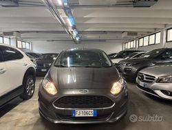 Grigio Usata 2017 Ford Fiesta Tre volumi | 6500 € (Buon prezzo)