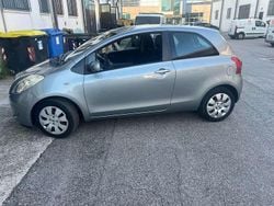 Grigio Usata 2006 Toyota Yaris Sol Tre volumi | 2700 € (Ottimo prezzo)