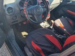 Nero Usata 2006 Opel Corsa Tre volumi | 2000 € (Molto cara)