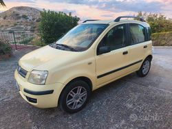 Giallo Usata 2005 Fiat Panda Due volumi | 2699 € (Cara)