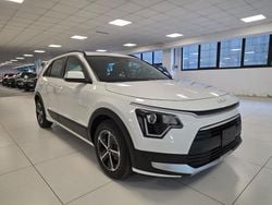 Bianco Nuova 2025 Kia Niro SUV | 29.900 € (Buon prezzo)