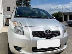 Grigio Usata 2008 Toyota Yaris Tre volumi | 2450 € (Ottimo prezzo)