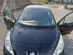 Usata 2008 Peugeot 207 Tre volumi | 3500 € (Buon prezzo)